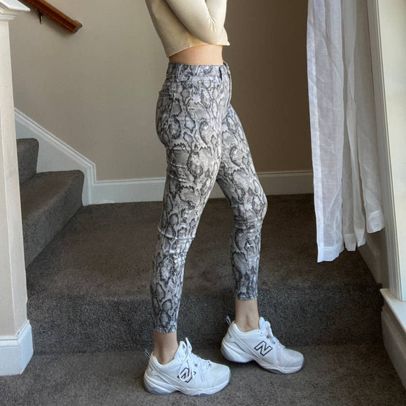 Tinseltown gray/white snake print high waisted jeans - Picture 5 of 5